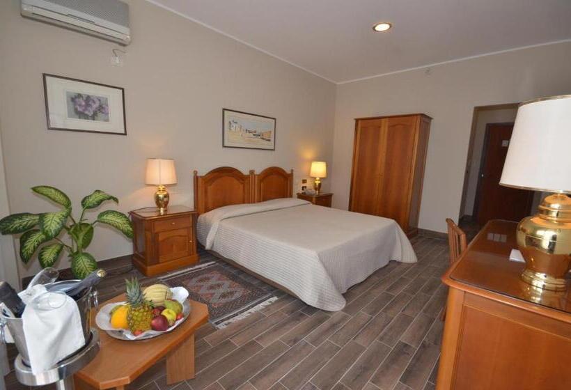 חדר סופריור עם נוף לים ומרפסת, Garden