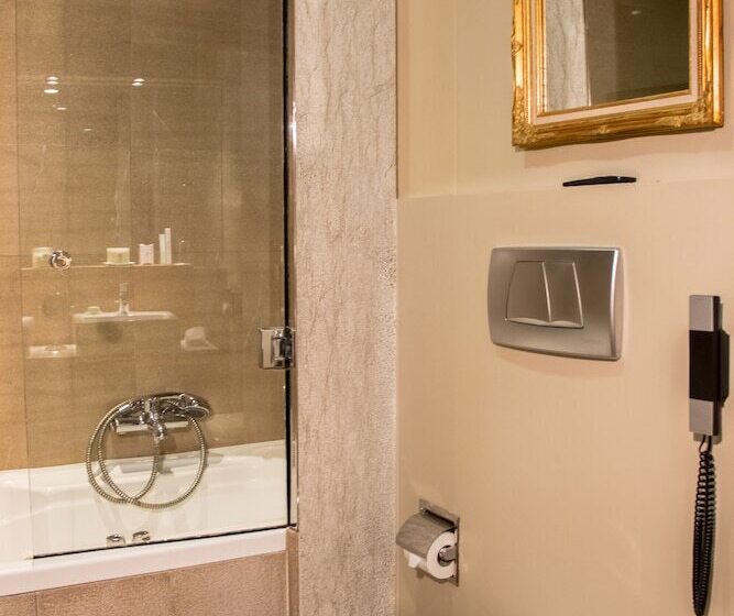 바다전망 이그제큐티브 룸, Gdm Megaron, Historical Monument