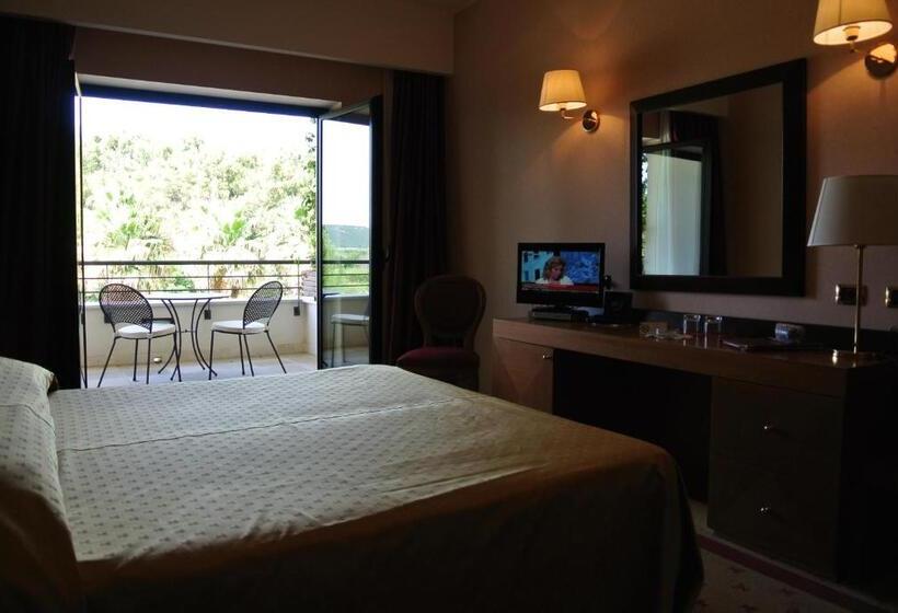 اتاق سوپریور با بالکن, Grand Hotel La Chiusa Di Chietri