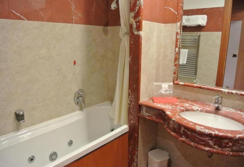 غرفة سوبيريور مزودة بشرفة, Grand Hotel La Chiusa Di Chietri