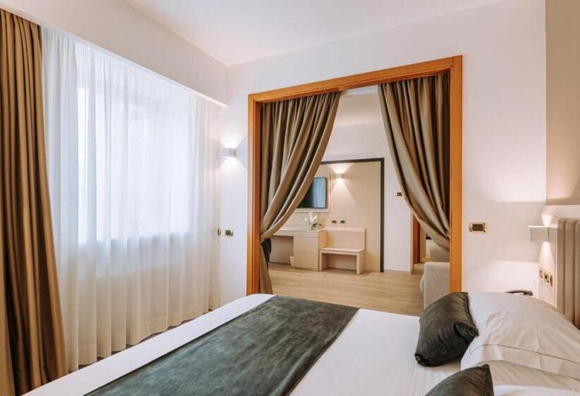 جناح جونيور ديلوكس, Grand Hotel La Chiusa Di Chietri