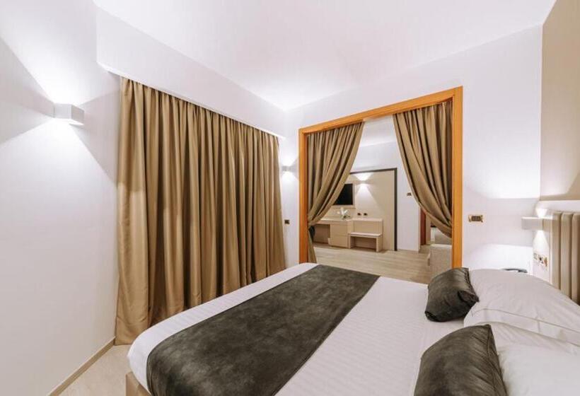 جناح جونيور ديلوكس, Grand Hotel La Chiusa Di Chietri