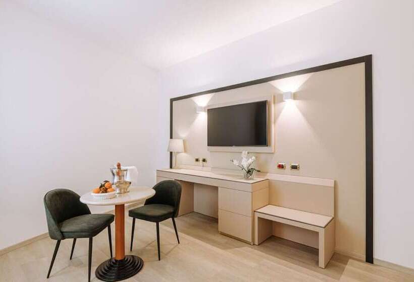 جناح جونيور ديلوكس, Grand Hotel La Chiusa Di Chietri