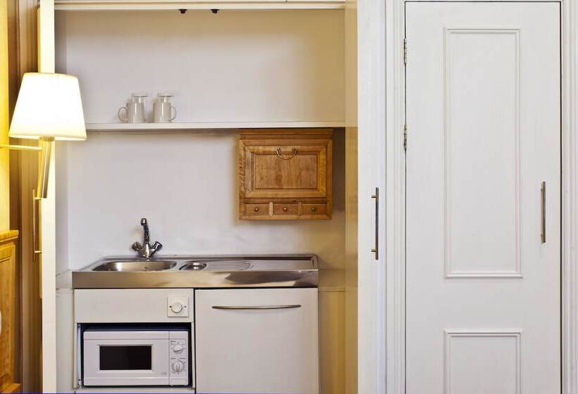 디럭스 스튜디오, Grange Buckingham