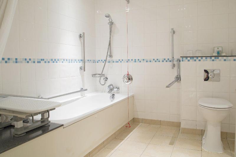 适合残疾人使用的标准间, Holiday Inn Guildford, An Ihg