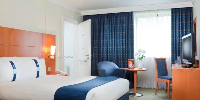 身障者適用スタンダードルーム, Holiday Inn Guildford, An Ihg