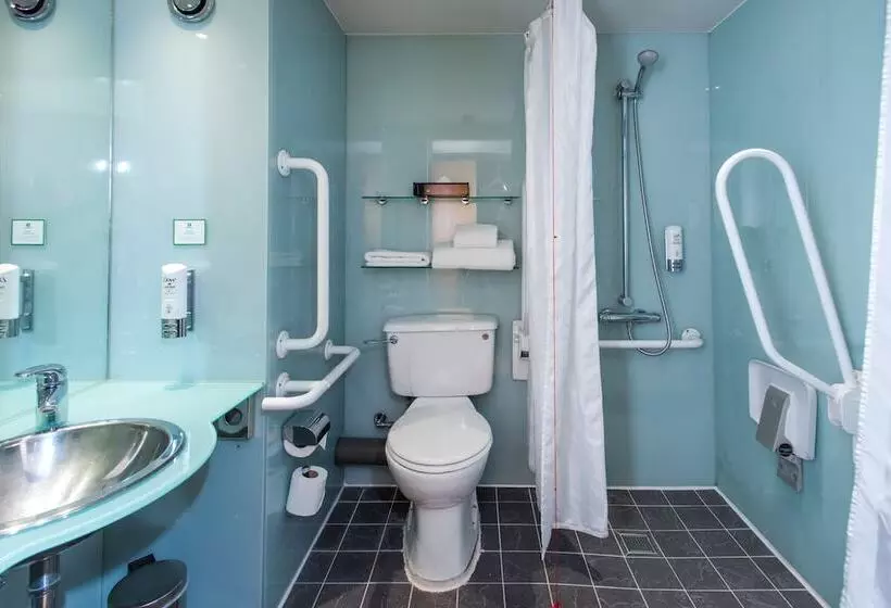 身障者適用スタンダードルーム, Holiday Inn London West, An Ihg