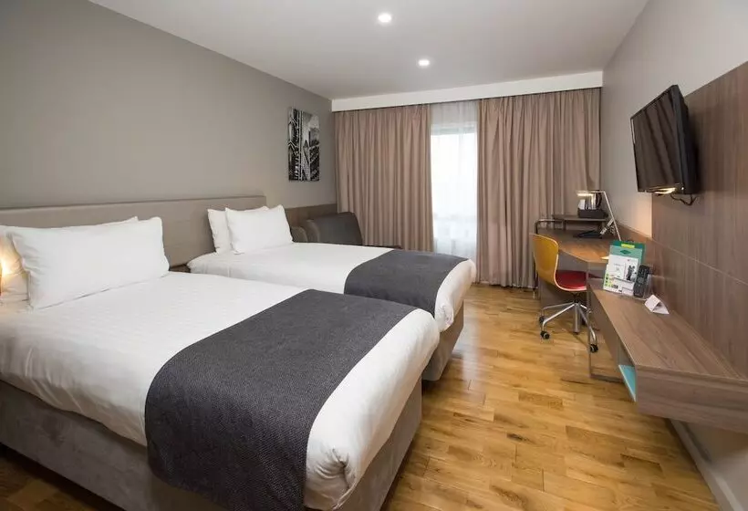 スタンダードルーム, Holiday Inn London West, An Ihg