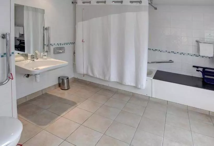 身障者適用スタンダードルーム, Holiday Inn Maidstone Sevenoaks, An Ihg