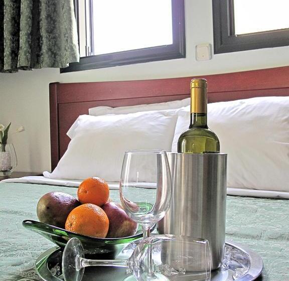 غرفة قياسية ثلاثية, Lesse