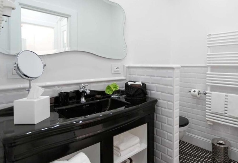 غرفة قياسية مزوَّدة بشُرفة إطلالة جانبية علي البحر, President