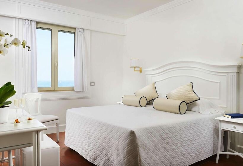 غرفة قياسية مطلّة علي البحر, President