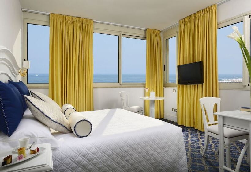 غرفة قياسية مطلّة علي البحر, President