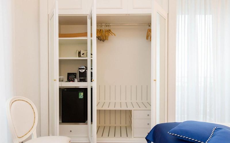 غرفة قياسية إطلالة جانبية علي البحر, President