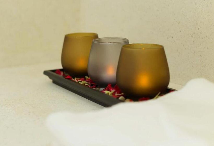 اتاق لوکس با چشم‌انداز شهر, Almond Hotel Bassac River