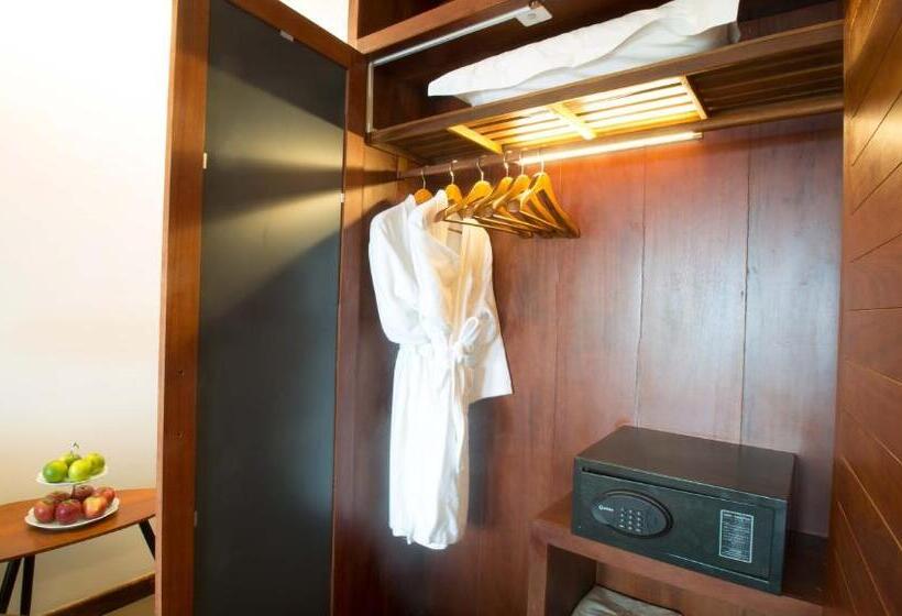 اتاق لوکس با چشم‌انداز شهر, Almond Hotel Bassac River