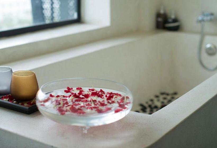 Deluxe room with river view, Almond Hotel Bassac River