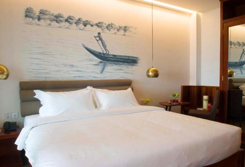 Deluxe room with river view, Almond Hotel Bassac River