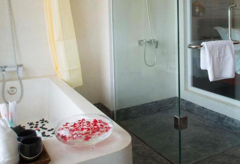 اتاق لوکس با چشم‌انداز باغ, Almond Hotel Bassac River