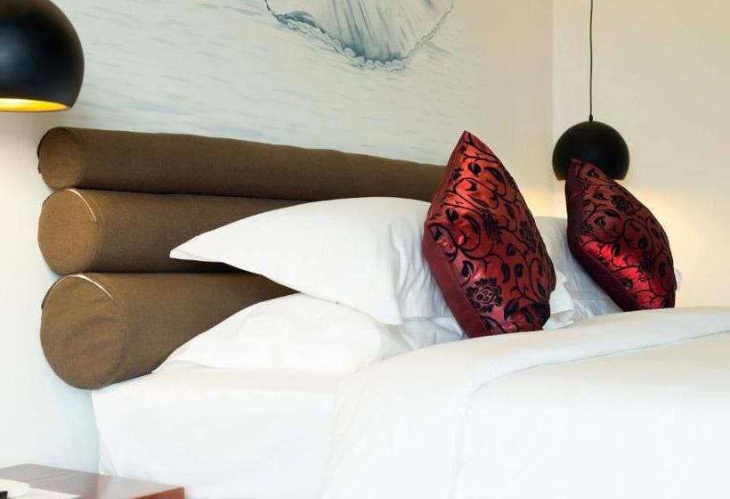 اتاق لوکس با چشم‌انداز باغ, Almond Hotel Bassac River