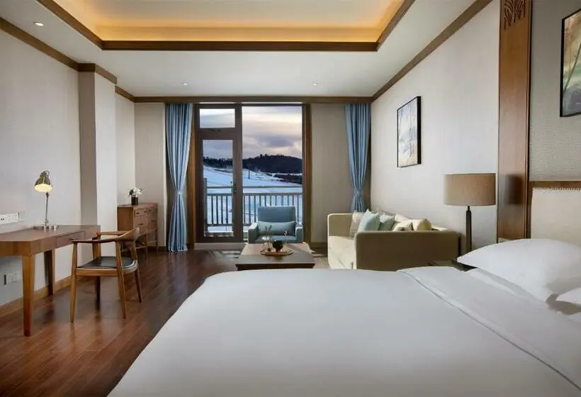 キングサイズベッドのスタンダードルーム, Swissôtel Resort Changbaishan