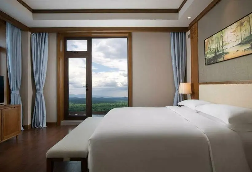 キングサイズベッドのスタンダードルーム, Swissôtel Resort Changbaishan