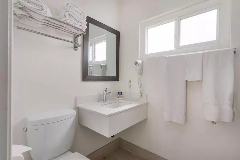 اتاق لوکس, Americas Best Value Inn & Suites Anaheim