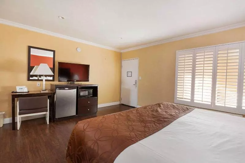 اتاق لوکس, Americas Best Value Inn & Suites Anaheim