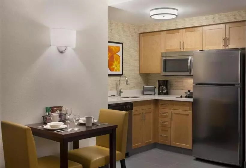 استودیوی استاندارد, Cambridge Suites Mississauga