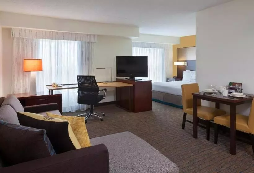 استودیوی استاندارد, Cambridge Suites Mississauga