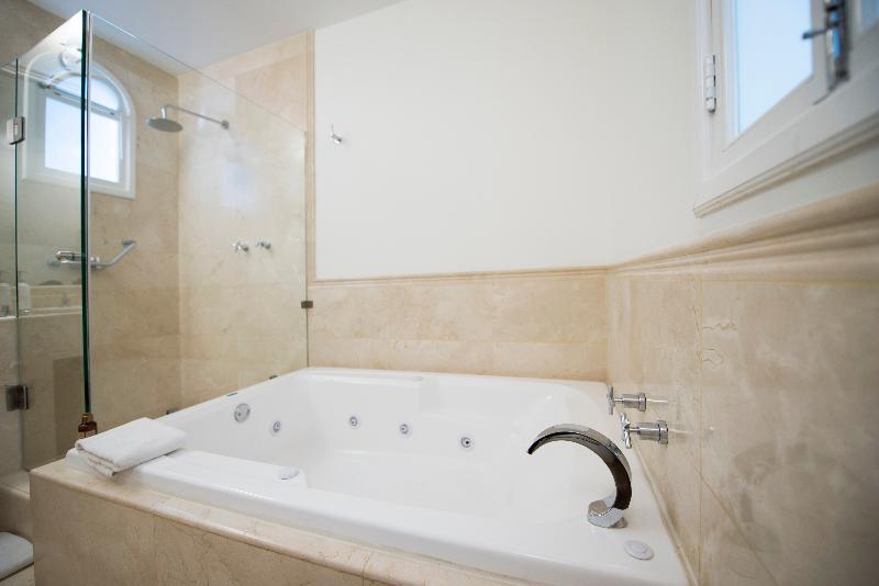 Люкс, Casa Bonita Hotel & Luxury Residence