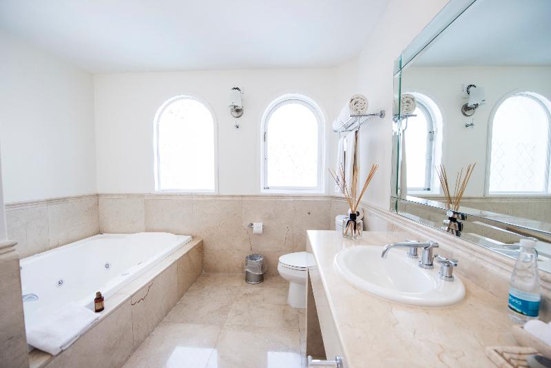 Люкс, Casa Bonita Hotel & Luxury Residence