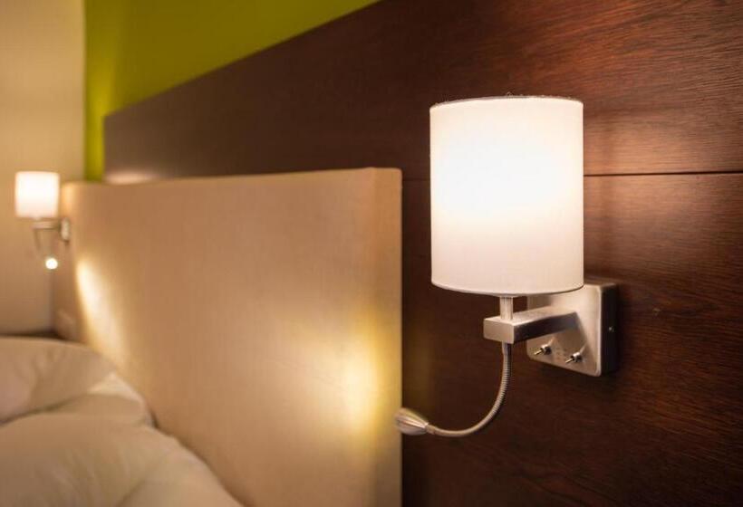 غرفة قياسية مطلّة علي البحر, Heliotrope Hotels