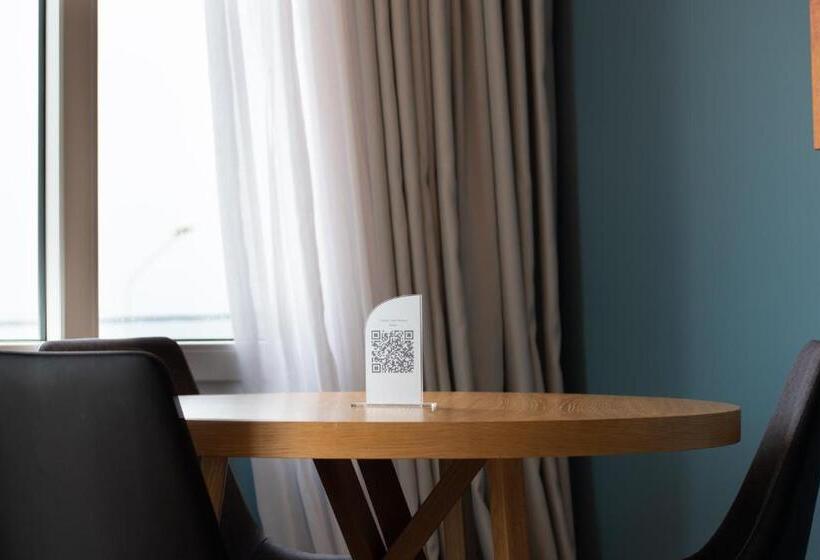 جناح مطلّ علي البحر, Heliotrope Hotels