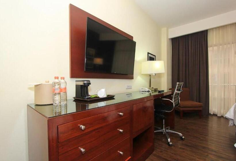 身障者適用スタンダードルーム, Holiday Inn Leon, An Ihg