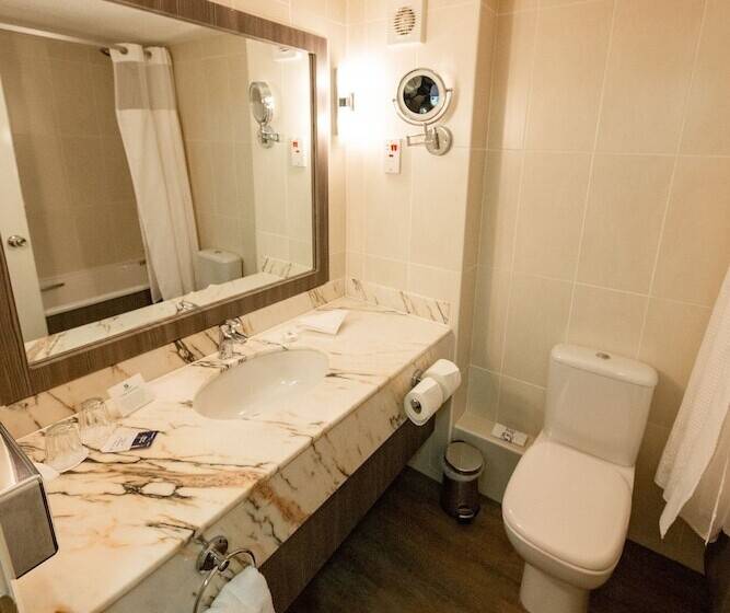 חדר סטנדרט, Holiday Inn Newport, An Ihg