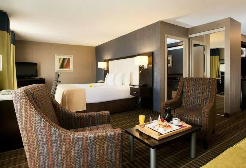 سوئیت با تخت بزرگ, Holiday Inn & Suites Mississauga West   Meadowvale, An Ihg