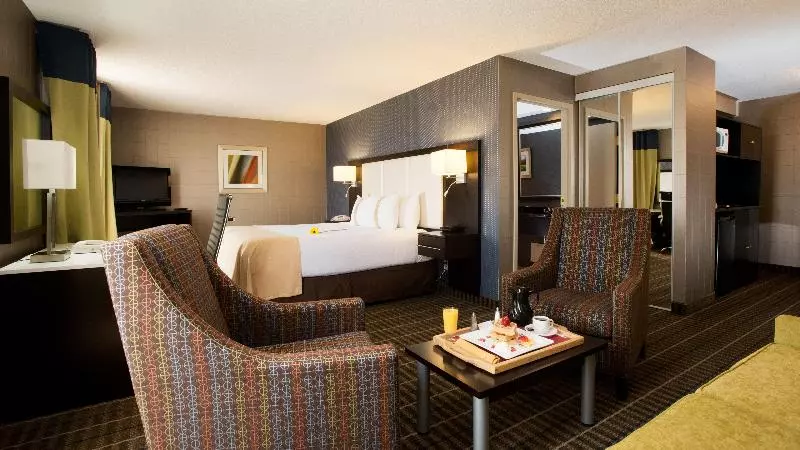 سوئیت با تخت بزرگ, Holiday Inn & Suites Mississauga West   Meadowvale, An Ihg