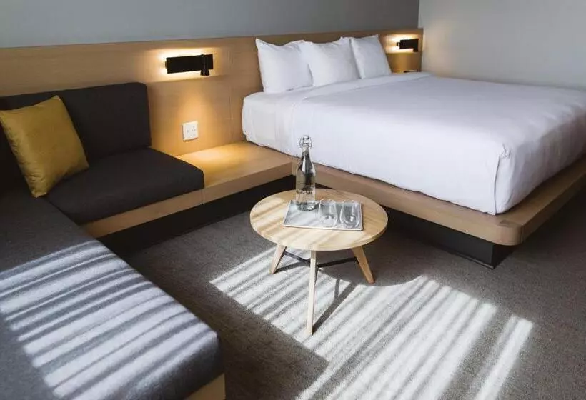 اتاق لوکس با تخت بزرگ, Inn At The Forks