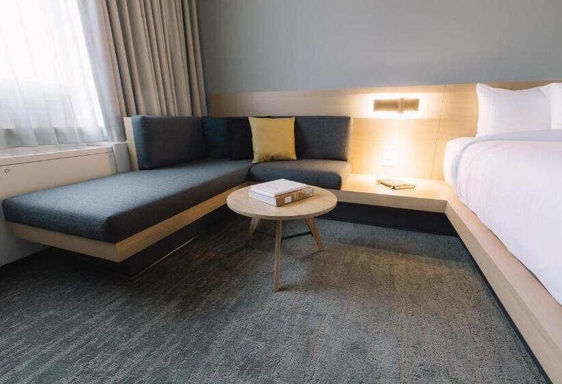 스탠다드 룸 킹사이즈 침대, Inn At The Forks