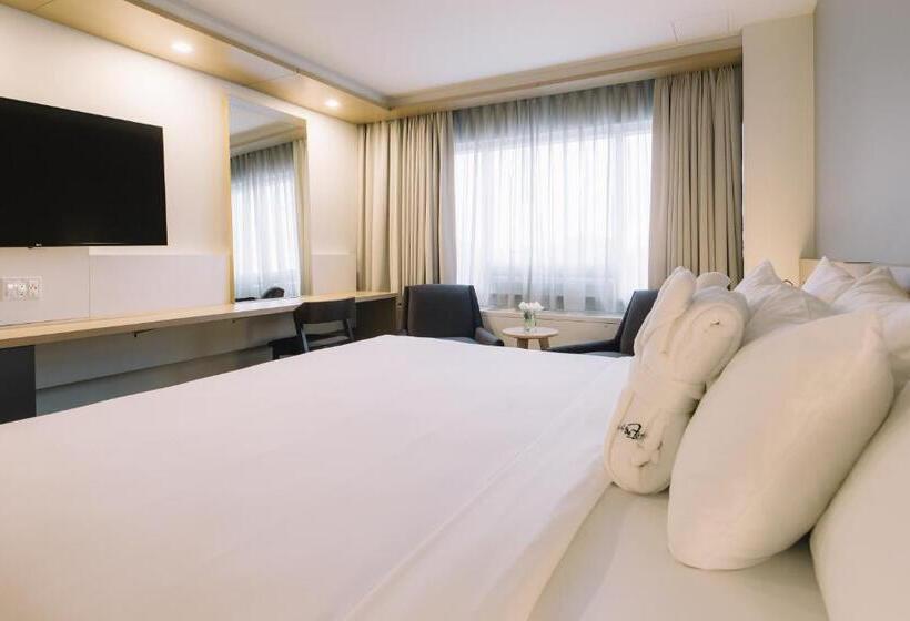 스탠다드 룸 킹사이즈 침대, Inn At The Forks