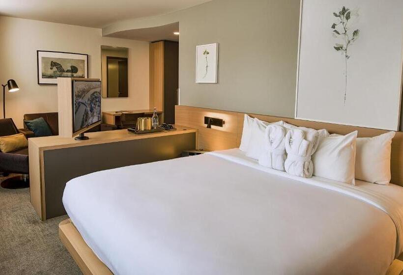 스위트, Inn At The Forks