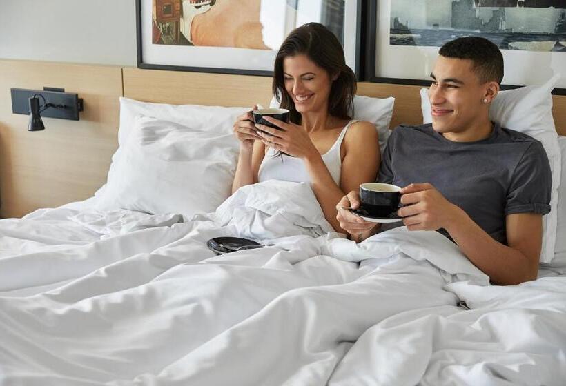 자쿠지 스위트, Inn At The Forks