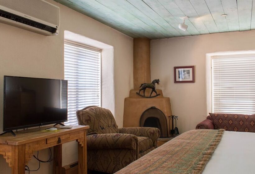 Студия Deluxe, Las Palomas