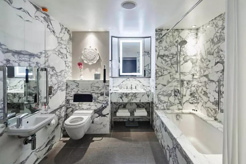 اتاق لوکس با تخت بزرگ, London Marriott Hotel Park Lane