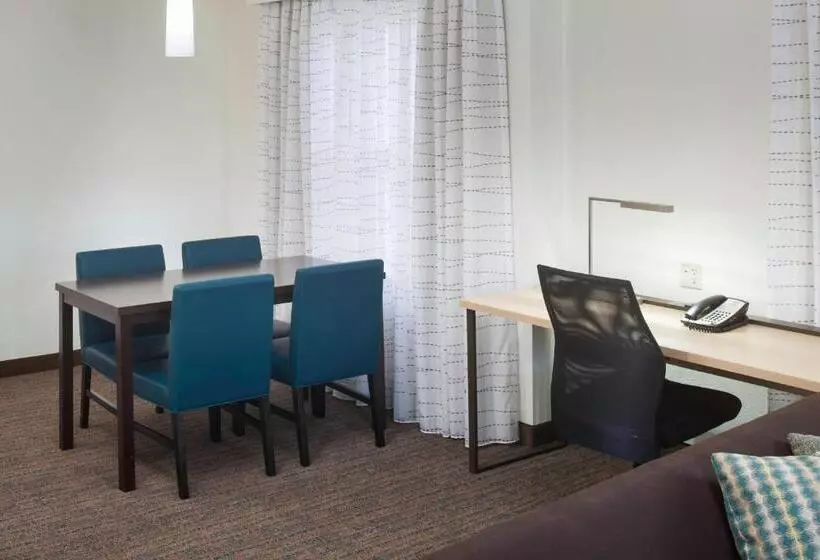 سوئیت با تخت بزرگ, Residence Inn Kansas City Country Club Plaza