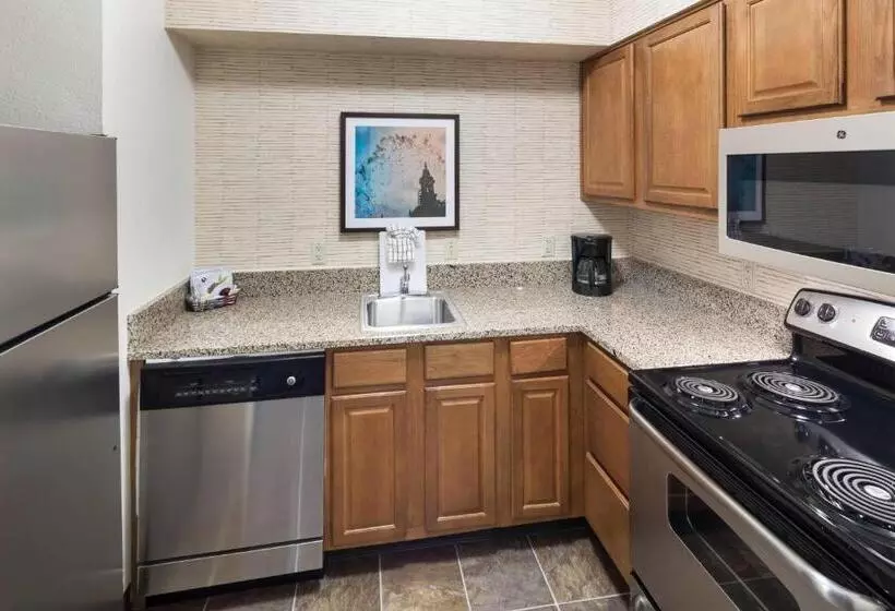 سوئیت با تخت بزرگ, Residence Inn Kansas City Country Club Plaza