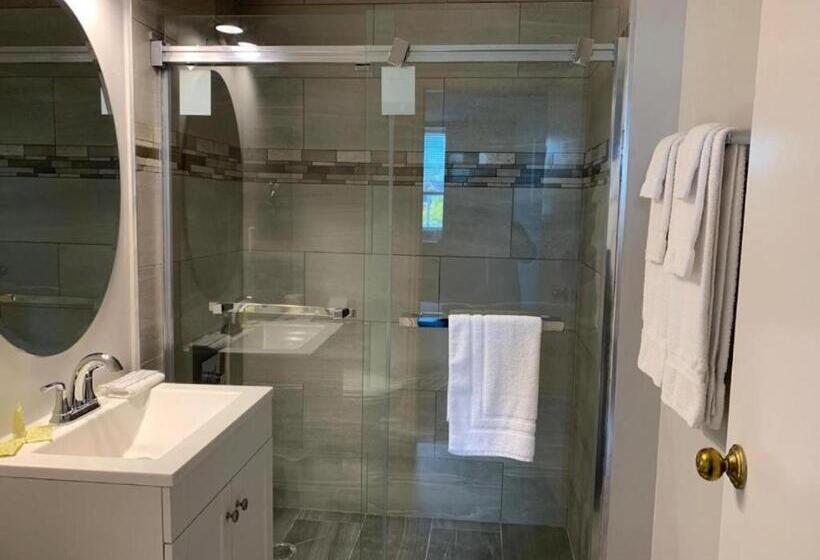 标准间, Royal Inn & Suites