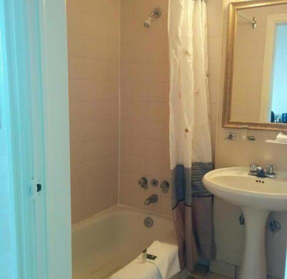 标准间, Royal Inn & Suites