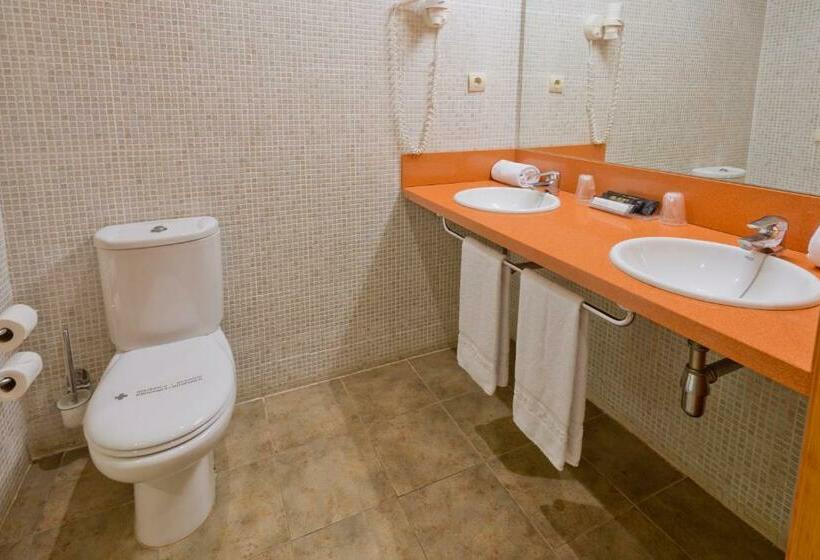 غرفة عائلية مطلّة علي الحديقة, Vilar Rural De Sant Hilari Sacalm By Serhs Hotels